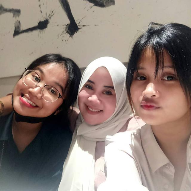 Jarang Terekspos, Ini 6 Potret Mayang Adik Mendiang Vanessa Angel