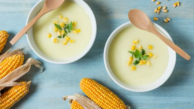 Ingin Sahur Praktis namun Tinggi Protein dan Bergizi? ini Resep Sup Jagung Rumahan yang Cocok Saat Ramadhan