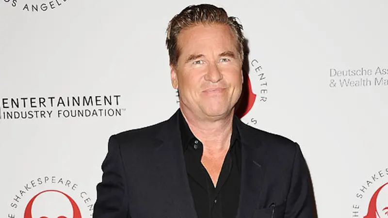 Val Kilmer menderita tumor tenggorokan