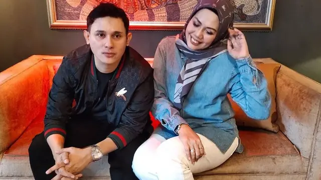 Dikabarkan Dekat, Ini 6 Momen Kebersamaan Elly Sugigi dengan Kiki Kanoe