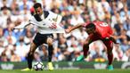 Bek Liverpool, Dejan Lovren, menarik baju dari gelandang Tottenham, Dele Alli, pada laga Premier League di Stadion White Hart Lane, London, Inggris, Sabtu (27/8/2016). Kedua tim bermain imbang 0-0. (Reuters/Dylan Martinez) 