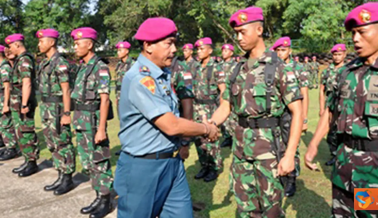 Citizen6, Jakarta: Komandan Korps Marinir Mayor Jenderal TNI M. Alfaan Badarudin, melepas Prajurit Marinir dalam Latihan Bersama Multilateral RIMPAC 2012, di Lapangan Apel Kesatrian Hartono, Bhumi Marinir Cilandak, Senin (25/6). (Pengirim: Marinir).
