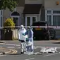 Pihak berwenang di lokasi penikaman di Hainault, London, Inggris. (Adrian Dennis/AFP)