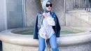 Auto modis dengan padu padan leather blazer, blouse, dan skinny jeans ala Princess Syahrini satu ini. (Instagram/princessyahrini).