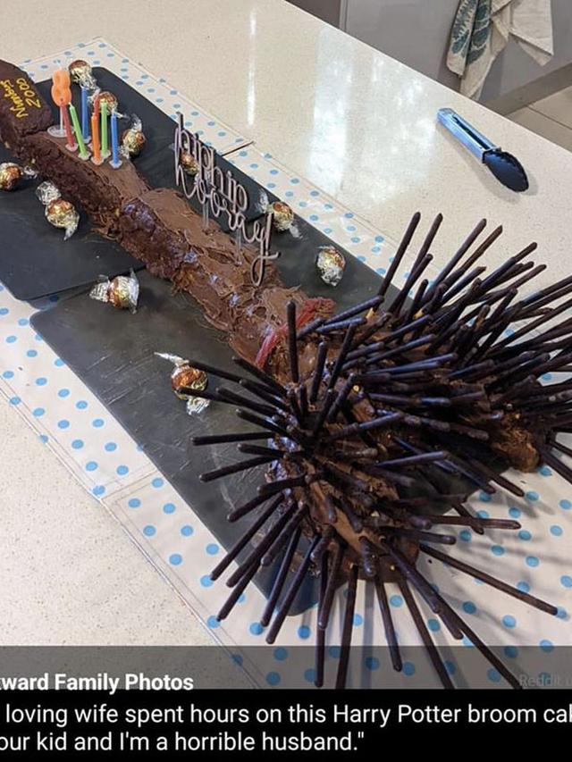 10 Potret Realita saat Pesan Kue Karakter Ini Bikin Gigit Jari