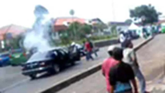 Mobil Terbakar Ditengah Kemacetan