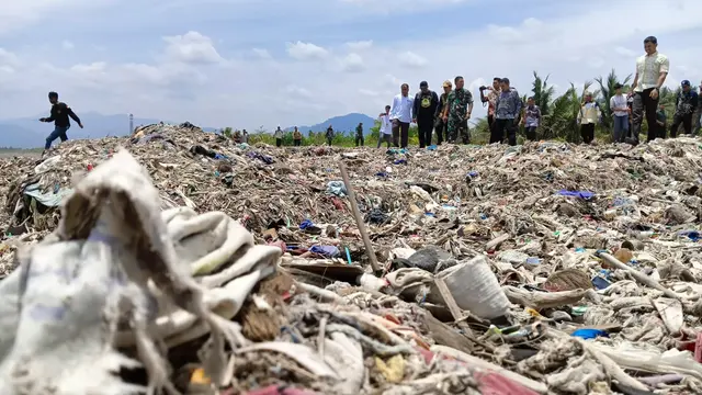 Kondisi tumpukan sampah di Pantai Cibutun Pesisir Loji, Kabupaten Sukabumi (Liputan.com/Istimewa)