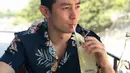 Reynold Poernomo juga sempat menjadi perbincangan setelah videonya membuat nasi goreng dipuji oleh Uncel Roger, salah satu personakomedi dengan ciri khas makanan Asia. (FOTO: instagram.com/reynoldpoer)