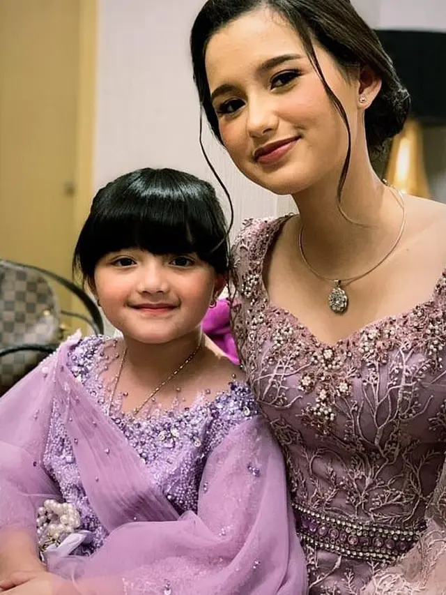 7 Momen Lamaran Atta Halilintar dan Aurel Hermansyah, Serasi dengan Busana Ungu