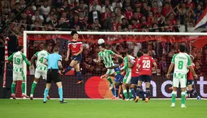 Debut Calvin Verdonk di Liga Champions Tertunda, Elkan Baggott Gagal Melaju Jauh di Carabao Cup