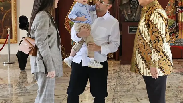 Gaya Nagita Slavina saat Jamuan Makan Bersama Prabowo. [@raffinagita1717]