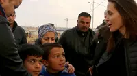 Angelina Jolie Kunjungi Pengungsi Suriah