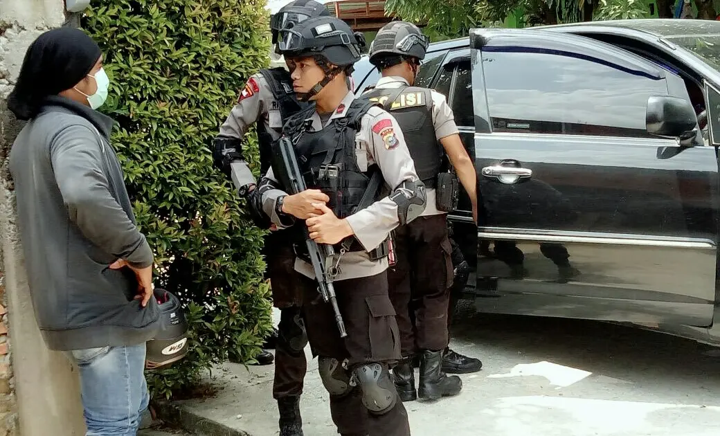 Densus 88 Antiteror menangkap 4 terduga teroris di Kampar dan Pekanbaru. (Liputan6.com/M Syukur)