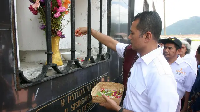 Calon Wakil Gubernur Sumatera Utara, Musa Rajekshah, berziarah ke makam Raja Sisingamangaraja XII
