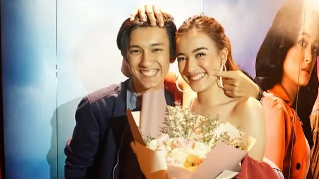6 Potret Kebersamaan Mawar Eva dan Budi Floris, Kakak-Adik yang Seru Abis