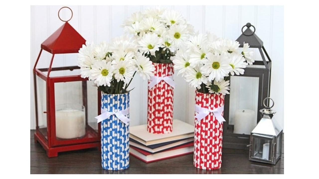 Ilustrasi vas bunga dari sedotan