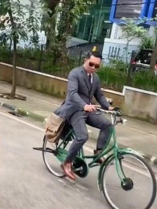 Ridwan Kamil Dinas Pakai Sepeda`