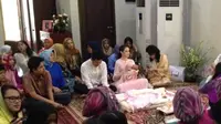 Arumi Bachsin dan Emil Dardak Gelar Akikah Putri Pertama
