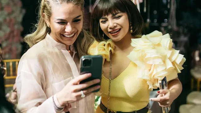 6 Potret Persahabatan Nikita Mirzani dan Dinar Candy, Dampingi saat Pemeriksaan