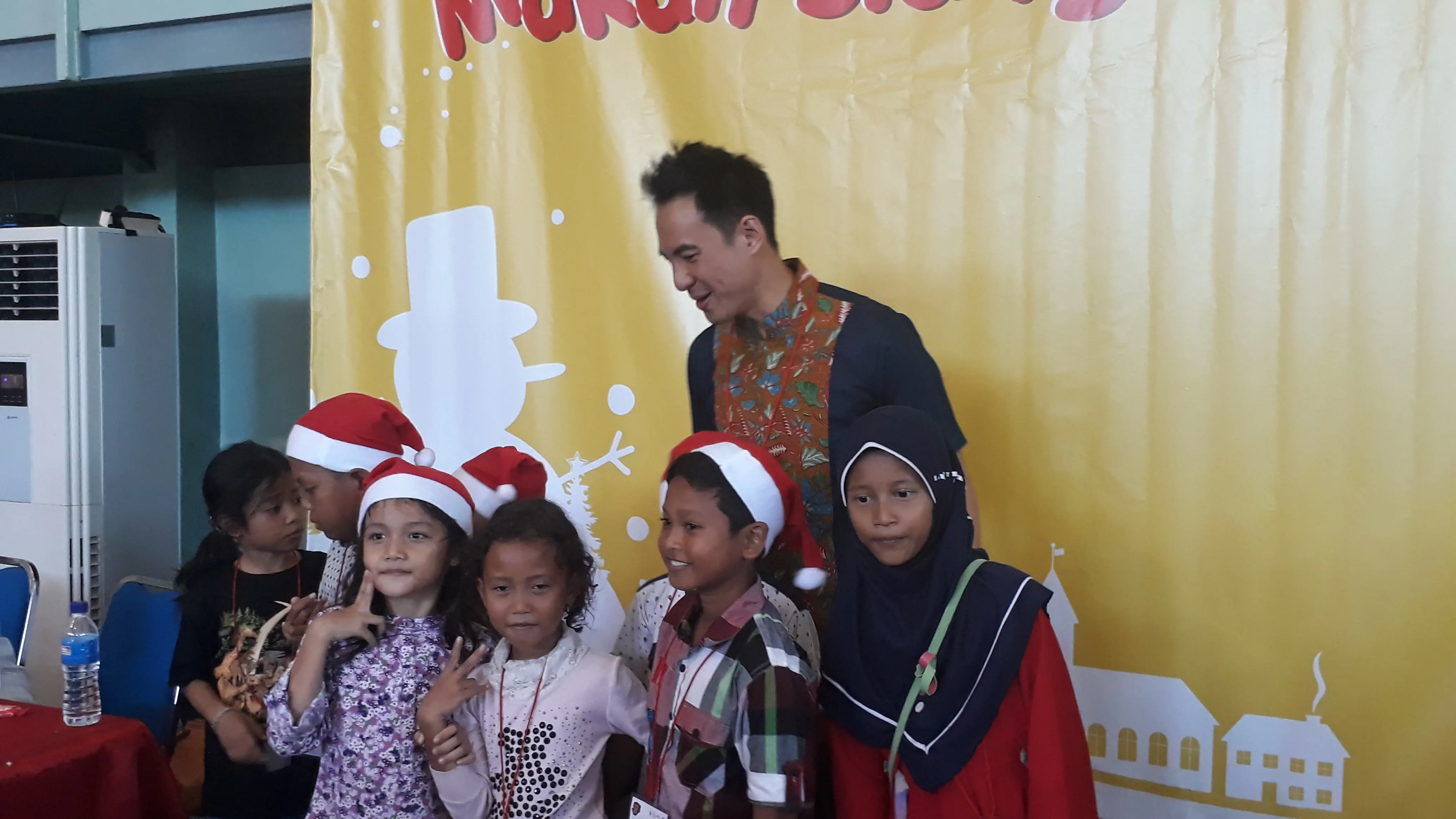 Daniel Mananta rayakan Natal bersama anak-anak kurang mampu
