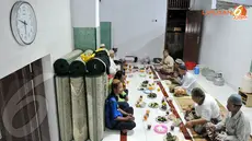 Walapun letaknya yang hampir menyatu dengan rumah-rumah penduduk di sekitarnya, tidak banyak aktivitas keagamaan Ramadhan yang ada di masjid tersebut. (Liputan6.com/Abdul Aziz Prastowo)