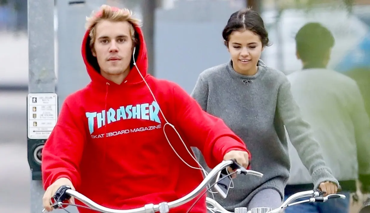 Setelah membuktikan pada dunia bahwa cinta mereka tak pernah padam, Selena dan Justin memang terlihat lebih mesra dari sebelumnya. (Vasquez-Max Lopes -- BACKGRID)