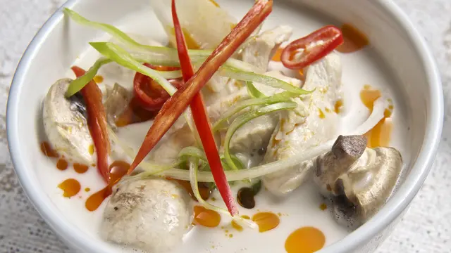 Tom kha gai (TasteAtlas)