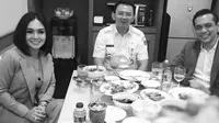 Yuni Shara dan Chico Hakim terlihat makan bersama dengan Gubernur Ahok. (Instagram)