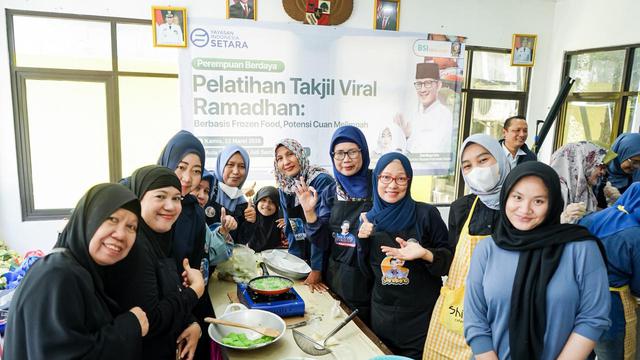 Buka Peluang Usaha Rumahan, Sandiaga Uno Beri Pelatihan Ibu-Ibu Buat Takjil Viral
