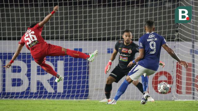 Foto: Gol Marko Simic Bawa Persija Jakarta Ungguli Persib Bandung di Babak Pertama dalam Laga Pekan ke-12 BRI Liga 1