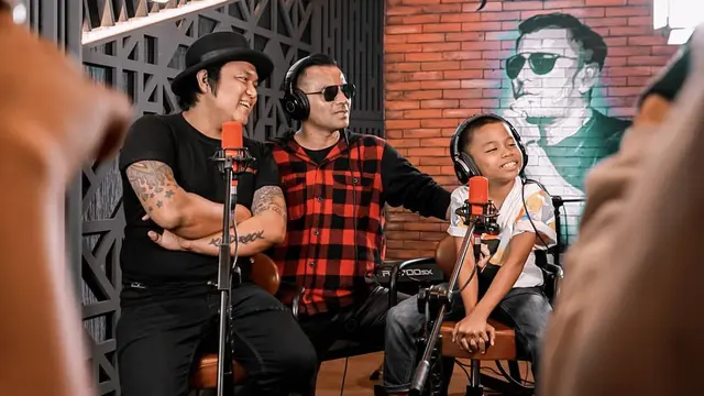 6 Potret Alwiansyah, Bocah Viral yang Punya Suara Merdu