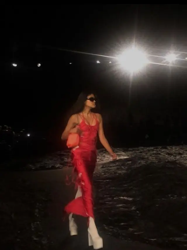 Aksi Kanye West dan Para Model di Runway Berlumpur Balenciaga