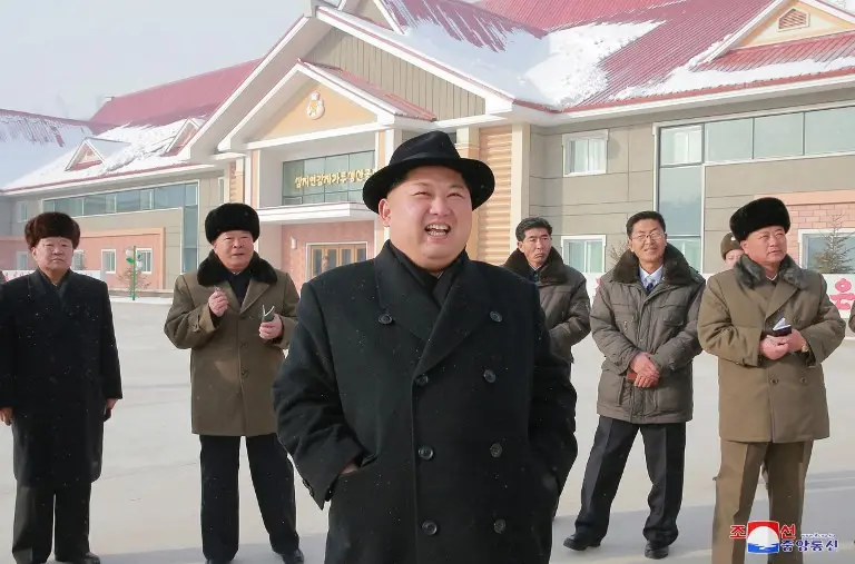 Senyum Kim Jong-un Pamer Kentang Meski Rakyat Korut Kelaparan (KCNA/AFP)