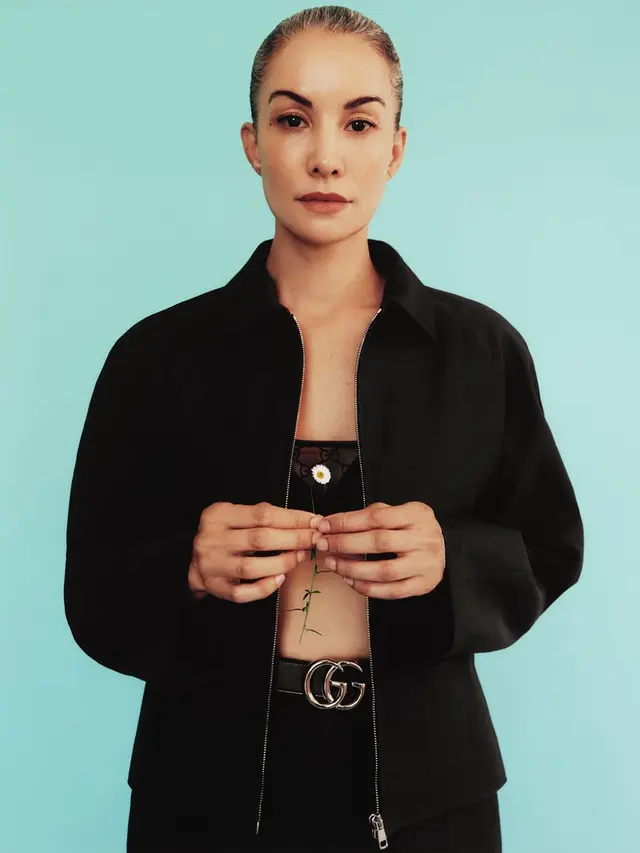 Tampilan Sleek Nadya Hutagalung di Majalah Vogue Filipina, Pamerkan Wajah Flawless di Usia 50 Tahun