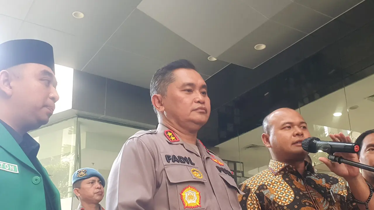Kapolda Metro Jaya, Irjen Pol Fadil Imran usai menjenguk David, di RS Mayapada, Kuningan, Jakarta Selatan, Selasa (7/3/2023).
