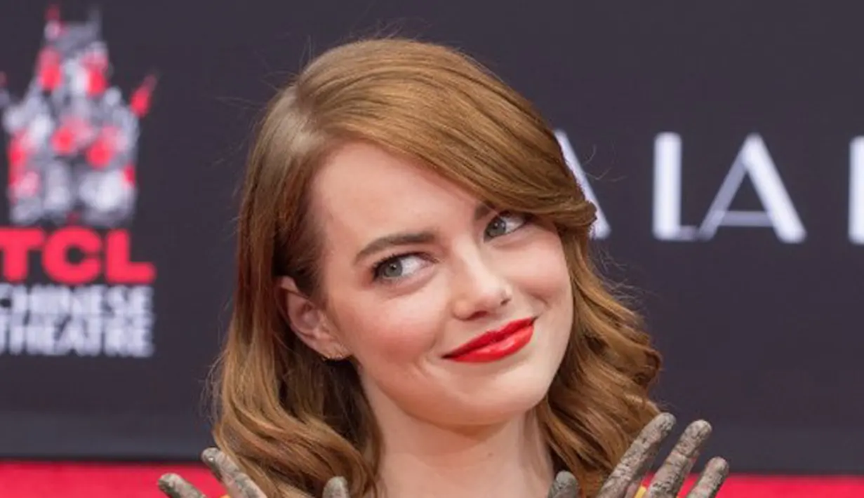 Di Hollywood, gaji yang diberikan kepada aktris 20% di bawah gaji para aktor. Keresahan ini ternyata tak haya dirasakan Emma Stone. Aktris lain seperti Gina Rodriguez, yang juga sempat bicara soal ini. (AFP/Bintang.com)