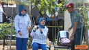 Citizen6, Surabaya: Ketua Pengurus Gabungan Jalasenastri Korps Marinir, Ny. Meidy Astuti A Faridz Washington membuka lomba memancing ikan di kolam pancing lapangan tembak FX. Soepramono Karang Pilang, Surabaya (23/10). (Pengirim: Budi Abdillah). 
