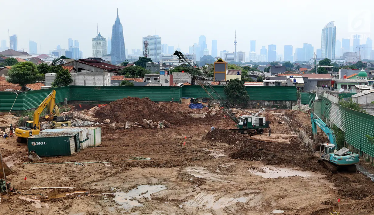 Sejumlah alat berat mulai membangun Permata Hijau Suites atas lahan sekitar 9.000 meter persegi di koridor Permata Hijau, Simprug, Jakarta, Sabtu (28/10). Permata Hijau Suites mengusung konsep ‘Living in Perfect Harmony’. (Liputan6.com)