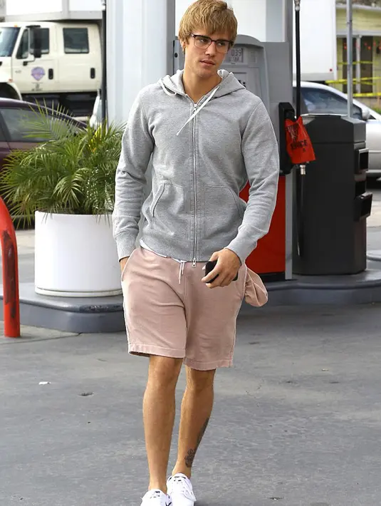 Potongan rambut baru Justin Bieber ini terlihat setelah dirinya melakukan penghinaan terhadap karya musik terbaru The Weeknd saat ditemui TMZ di Delilah, West Hollywood, Jumat (20/1). (doc.dailymail.com)