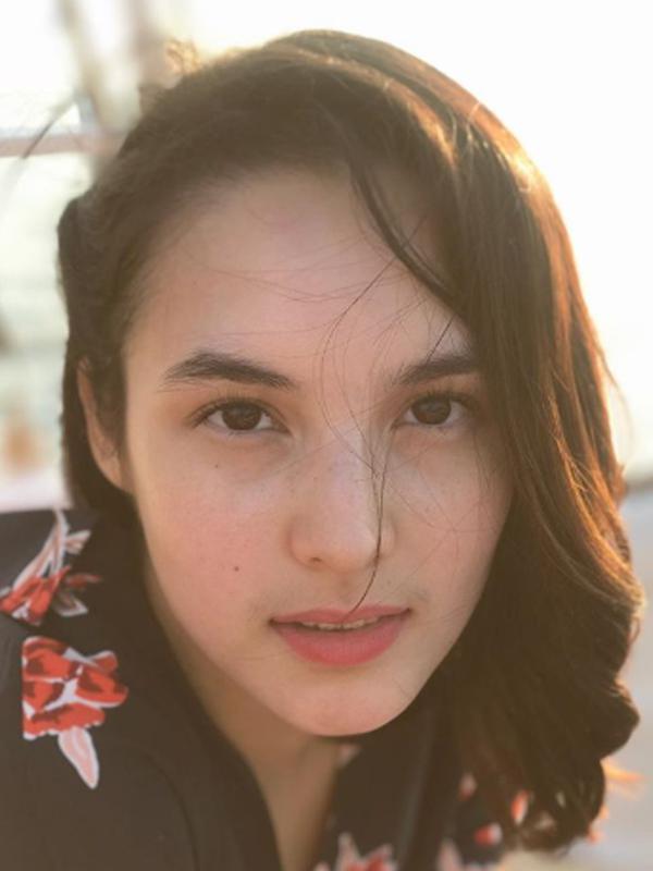 Dari dekat, Chelsea Islan yang prnah menjalin hubungan dengan Daffa Wardana ini tetap terlihat cantik. (Liputan6.com/IG/chelseaislan)