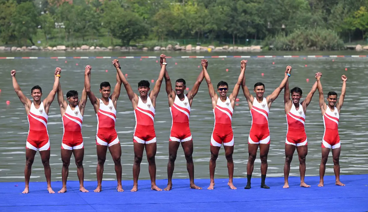 Lalu pada nomor men's eight, Rifqi Harits Taufiqurahman, Kakan Kusmana, Sulpianto, Rendi Setia Maulana, Asuhan Pattiha, Ferdiansyah, Denri Maulidzar Alghiffari, Ardi Isadi, dan Ujang Hasbulloh mengamankan perunggu ketiga setelah mencatatkan waktu terbaik ketiga 5:45,51. (JUNG YEON-JE/AFP)