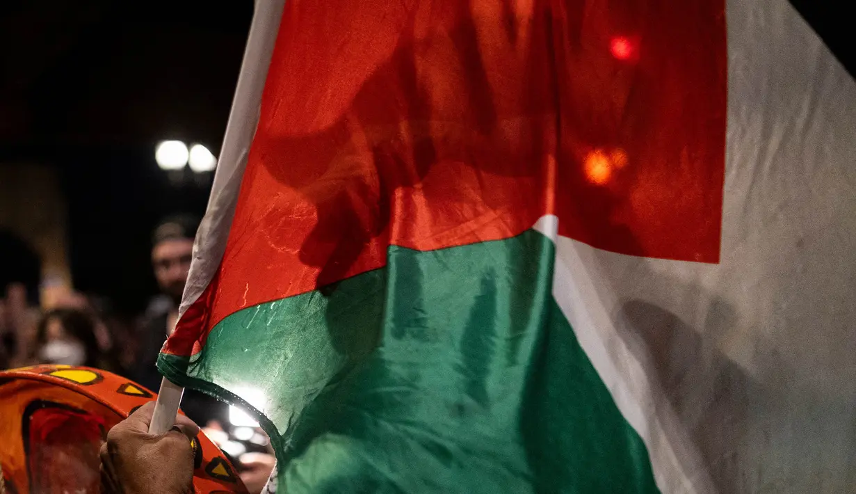 Pengunjuk rasa juga menyerukan desakan agar Amerika Serikat berhenti mendukung Israel. (CHRISTIAN MONTERROSA/AFP)