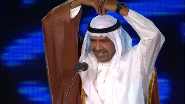Presiden Dewan Olimpiade Asia (OCA), Sheikh Ahmad Al Fahad Al Sabah, dalam Upaca Penutupan Asian Games 2018 membuat gestur hati. (Foto: Screenshoot Vidio.com Asian Games 2018)