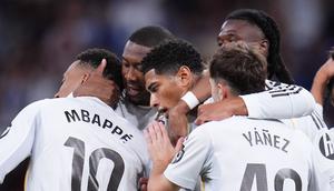 Pemain Real Madrid merayakan gol yang dicetak Jude Bellingham pada laga jornada 36 La Liga Spanyol 2025/2026 di Santiago Bernabeu, Jumat (15/5/2026) dini hari WIB. (AP Photo/Manu Fernandez)