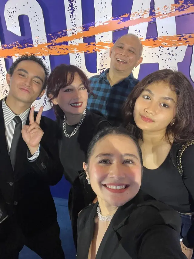 6 Potret Prilly di Premiere Series Bad Guys, Dukung Sang Kekasih Omara Esteghlal