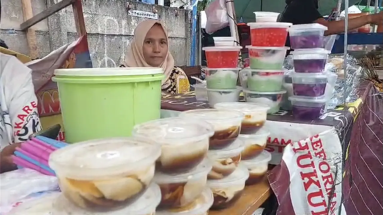 Pedagang takjil di Jakan Dr Soesilo, Bandar Lampung. Foto : (Liputan6.com/Ardi).