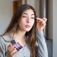 Kombinasi warna makeup yang harmonis mampu membantu menonjolkan keindahan mata kecil khas perempuan Asia. (Foto/dok: Pexels/Kampus Production)