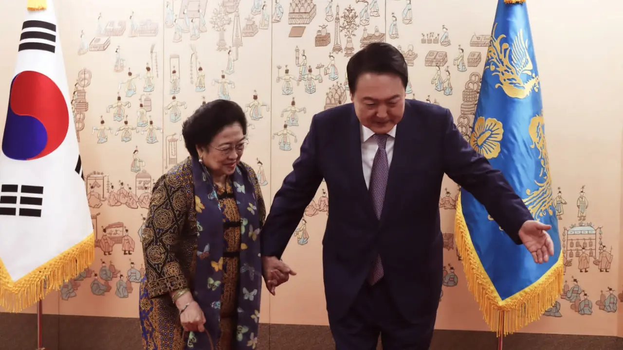 Presiden Korea Selatan Yoon Suk Seol melakukan pertemuan dengan Presiden RI Kelima, Megawati Soekarnoputri, di Istana Kepresidenan Korea di Kota Seoul, pada Rabu (11/5/2022) pagi waktu setempat.