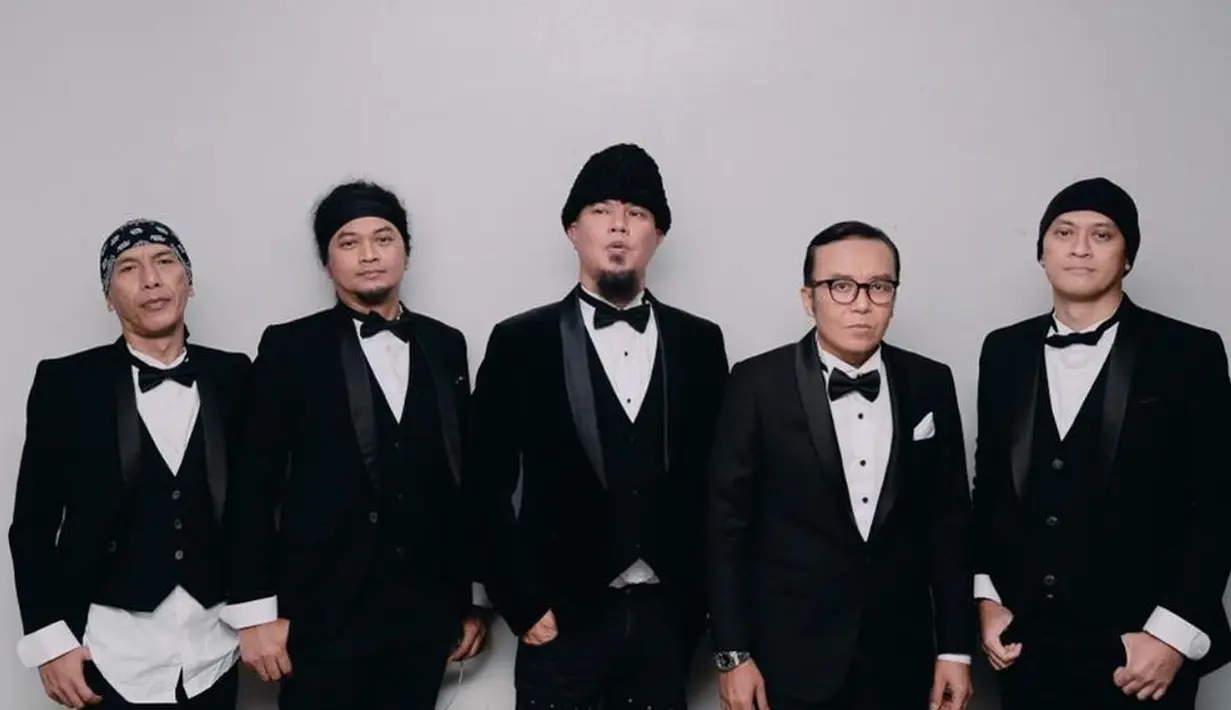 Dhani saat itu sempat meminta uang tambahan pada Harun dan kemudian dibagi tiga. Kemudian mendapatkan uang tambahan Rp 4 juta hingga Rp 5 juta dan dibagi, Dhani, Ari Lasso dan Andra Ramadhan. [Instagram/ari_lasso]