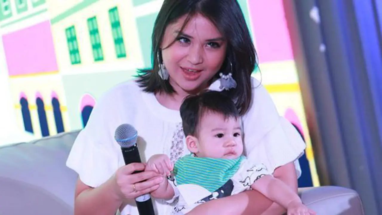 Putri Titian jadi ibu di usia muda/copyright: KapanLagi.com